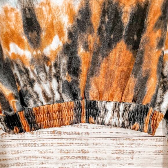 NEW with tags, Topshop Cropped Velour Sweatshirt Top, NWT, Size 4, MSRP $68 - Picture 4 of 10